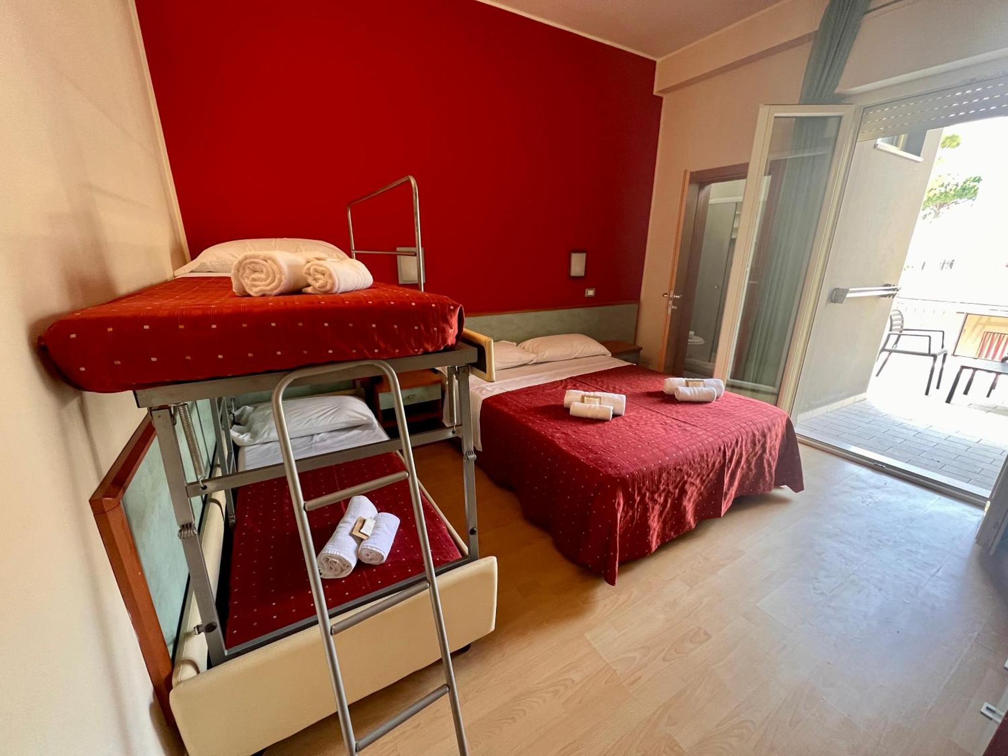 Tina Hotel 2*